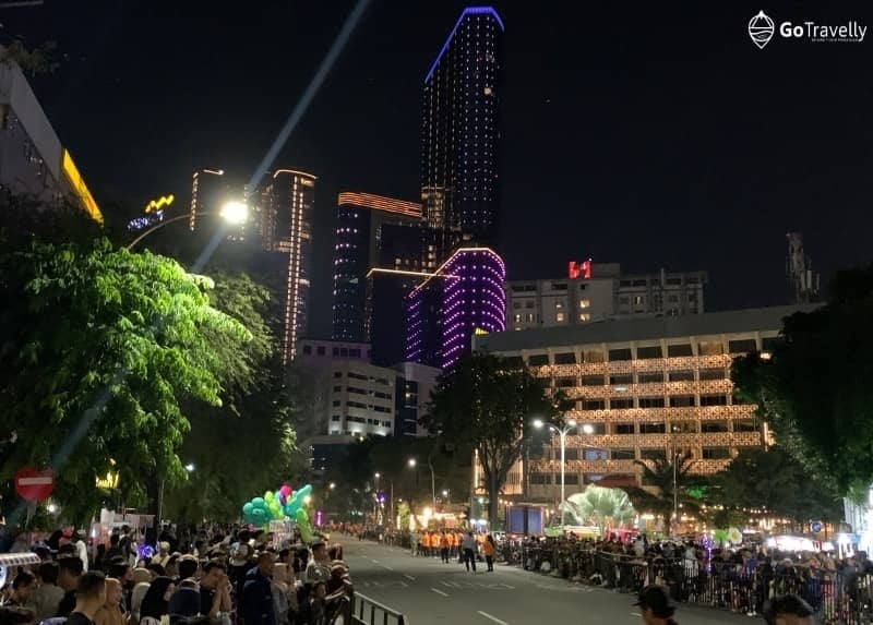 suasana malam hari di surabaya vaganza 2023