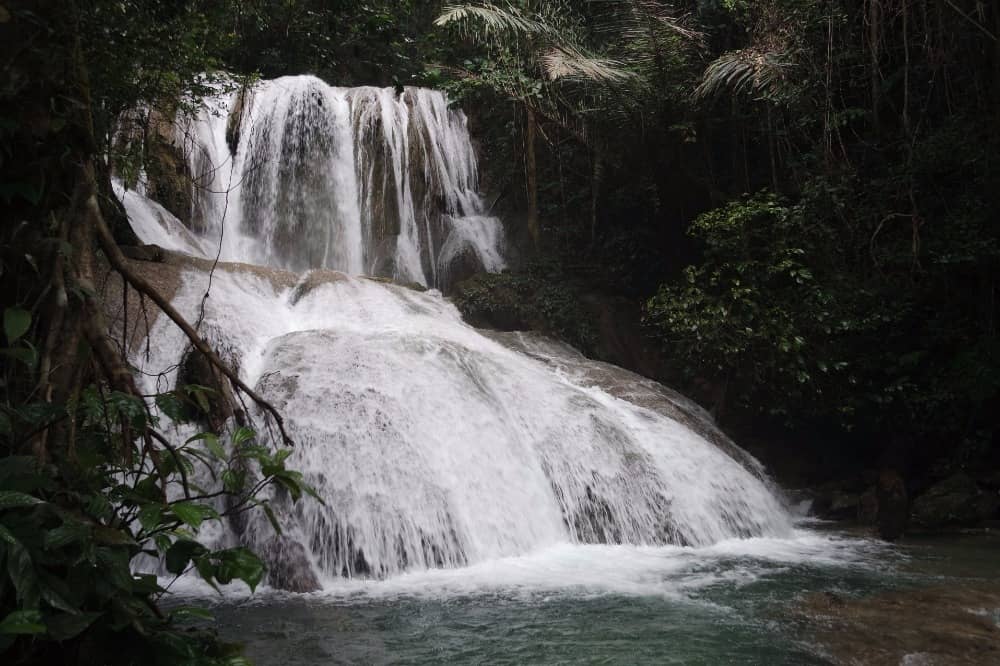 air terjun saluopa
