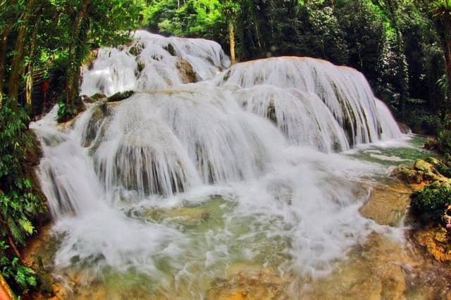 air terjun saluopa