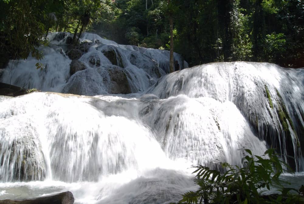 air terjun saluopa