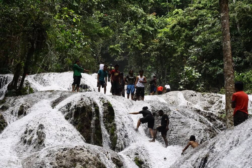 air terjun saluopa