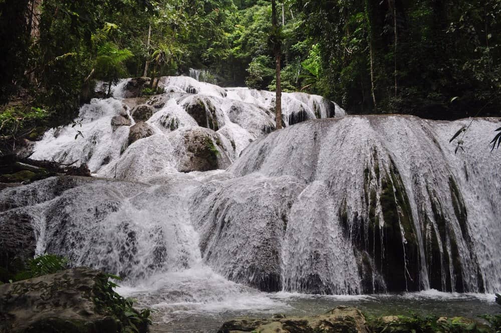 air terjun saluopa