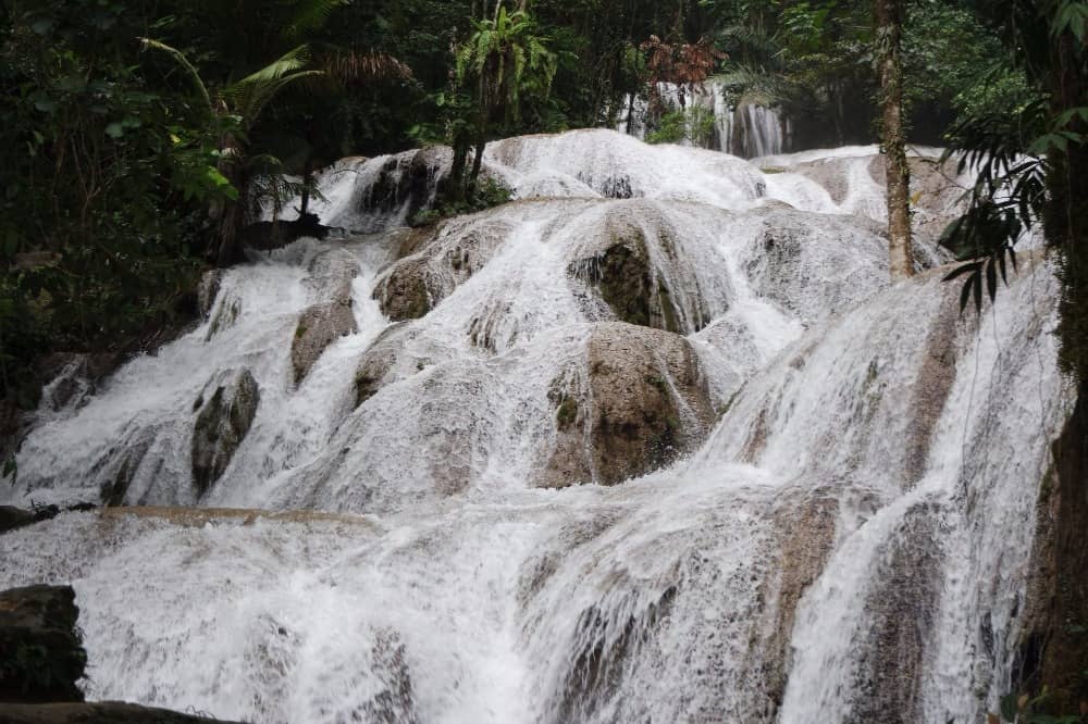 air terjun saluopa